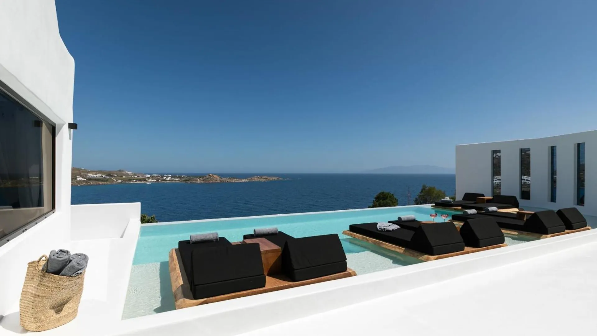 Exquisite Mykonos Villa Villa Hephaestus I 5 Bedroom Infinity Pool Outdoor Jacuzzi Psarou Psarou