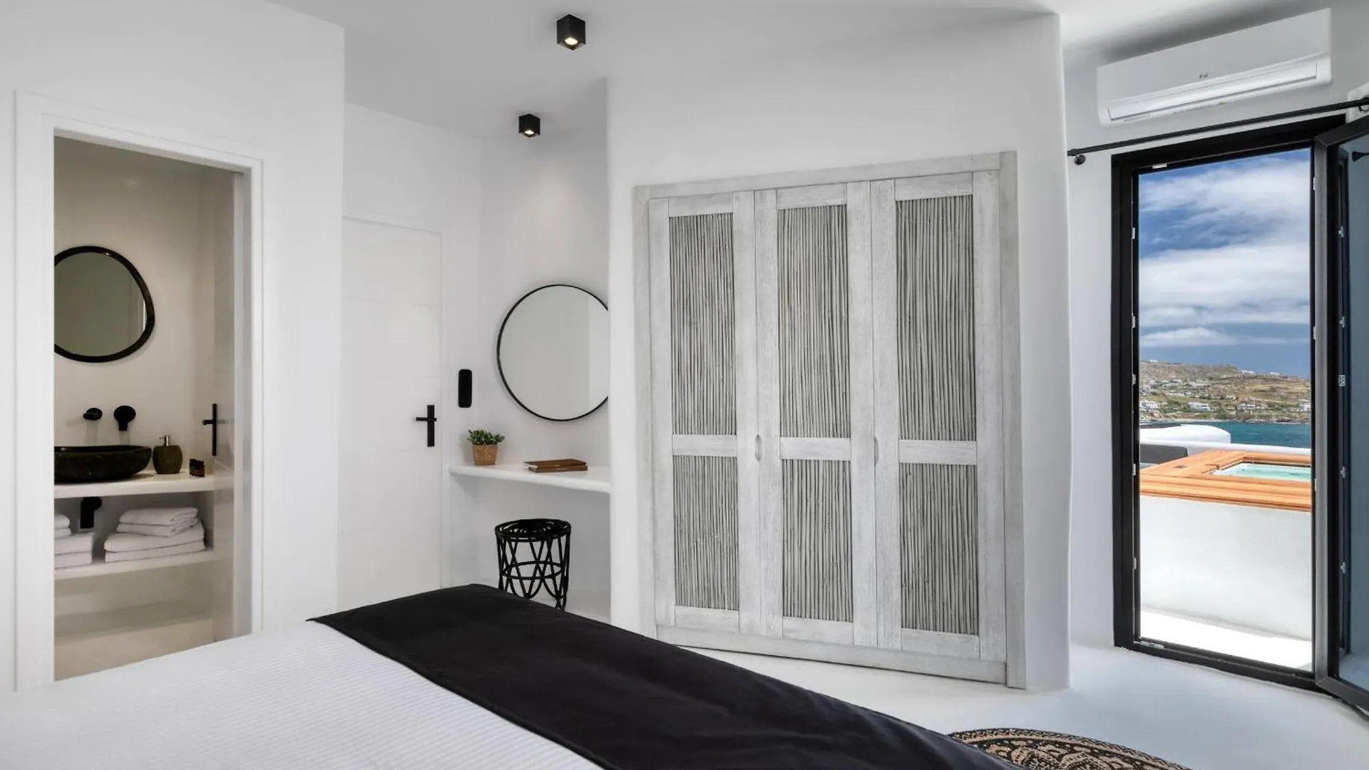 Exquisite Mykonos Villa Villa Hephaestus I 5 Bedroom Infinity Pool Outdoor Jacuzzi Psarou Psarou