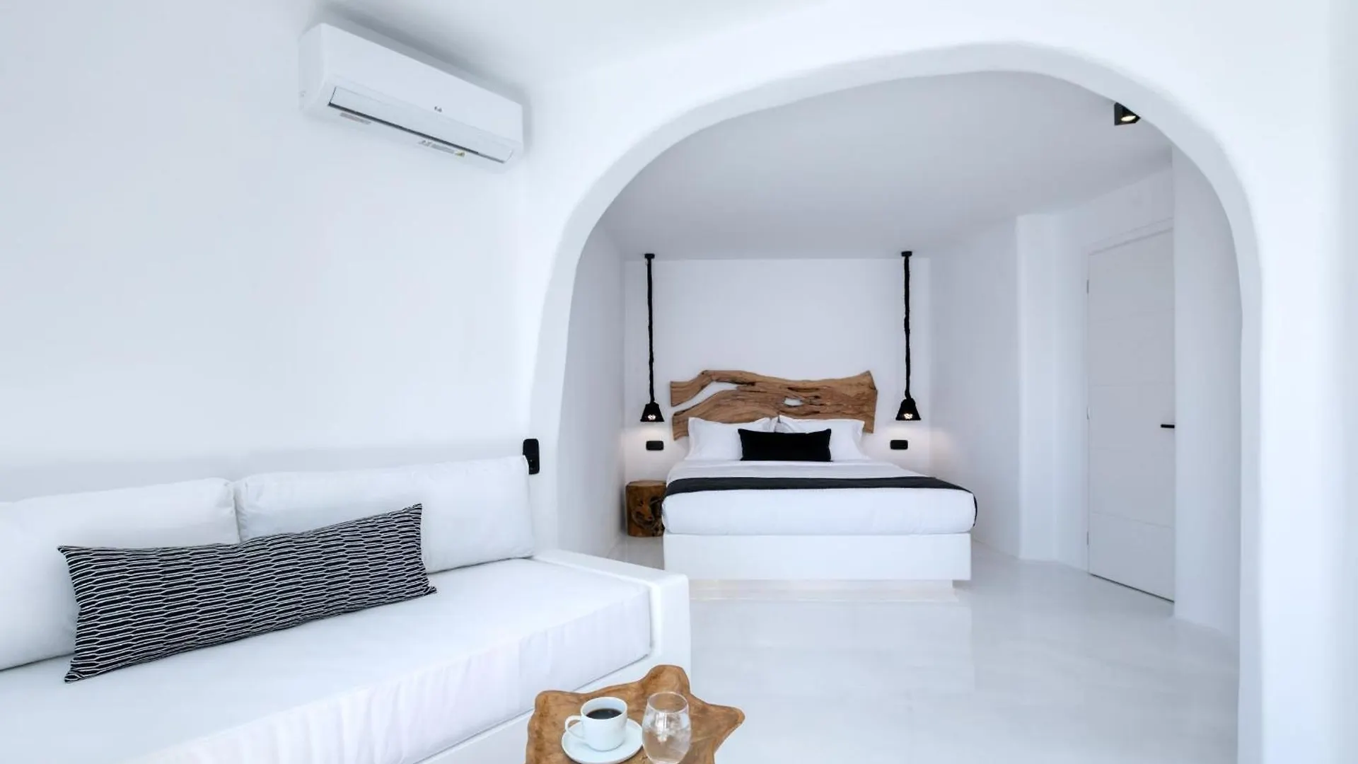 Exquisite Mykonos Villa Villa Hephaestus I 5 Bedroom Infinity Pool Outdoor Jacuzzi Psarou Psarou  Řecko